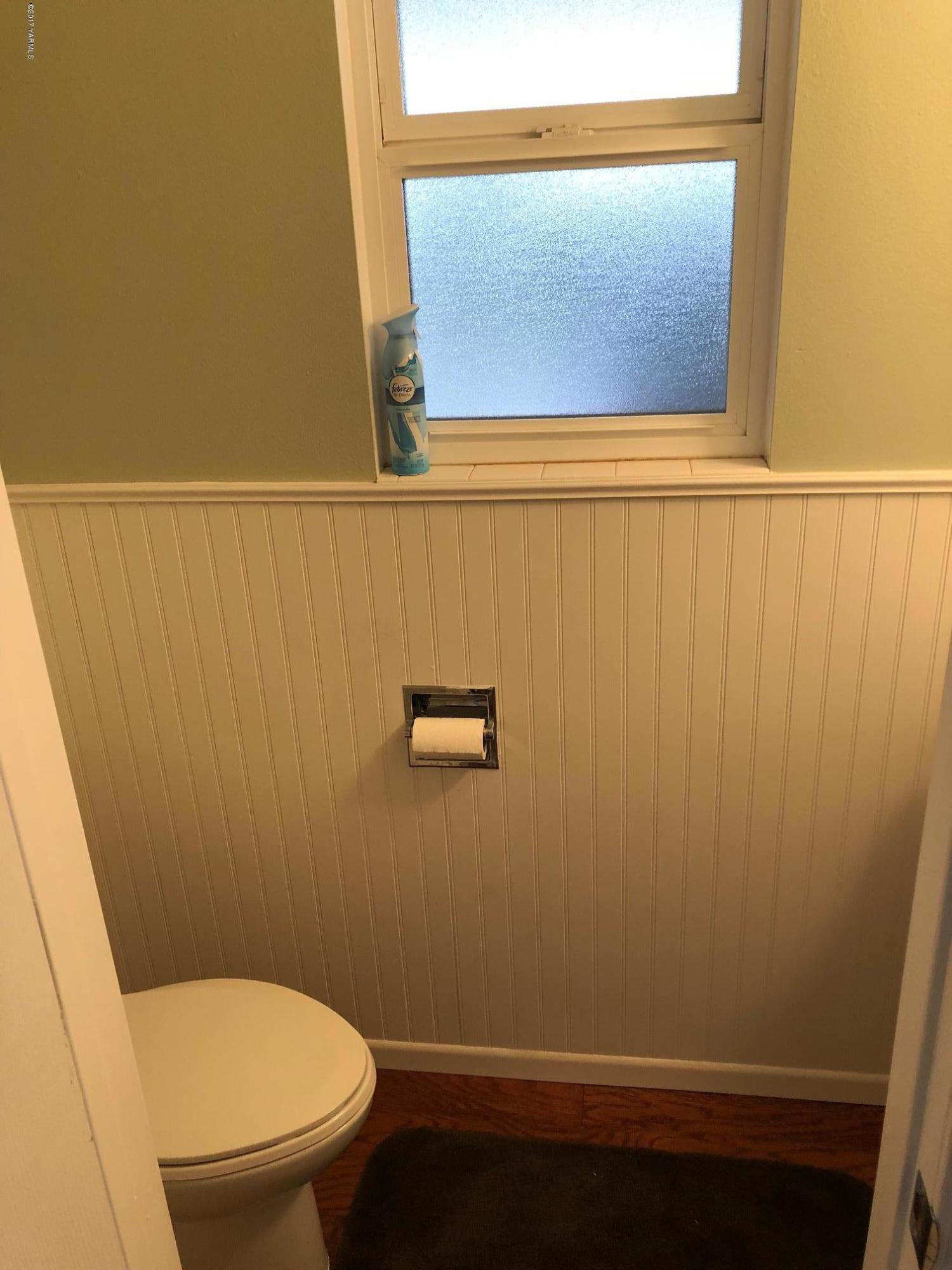 139601 Mccredie Road West Prosser, WA 99350 - Photo 32 of 55 a bathroom with a toilet