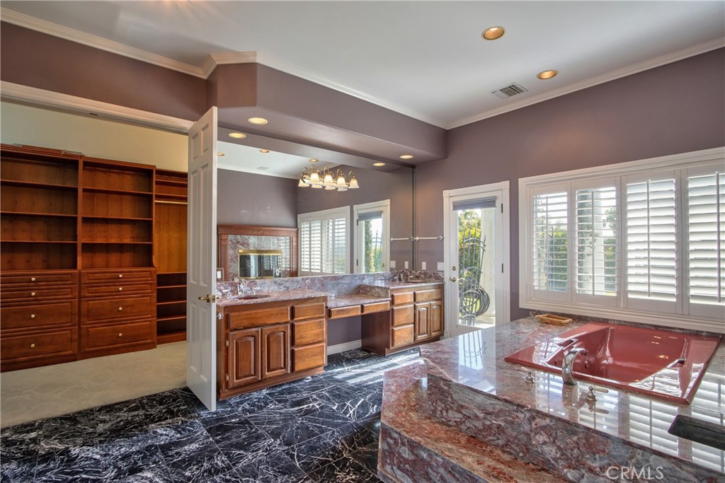 46856 El Prado Road Temecula, CA 92590 - Photo 32 of 75 Primary Downstairs Bathroom