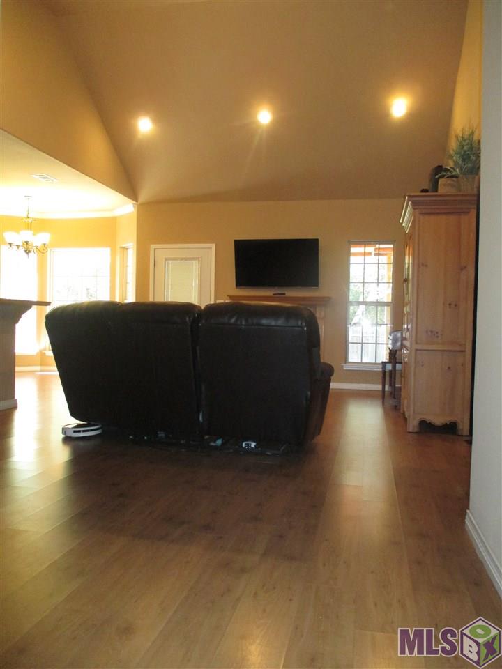 30095 North Range Road Livingston, LA 70754 - Photo 7 of 12 family room view 2