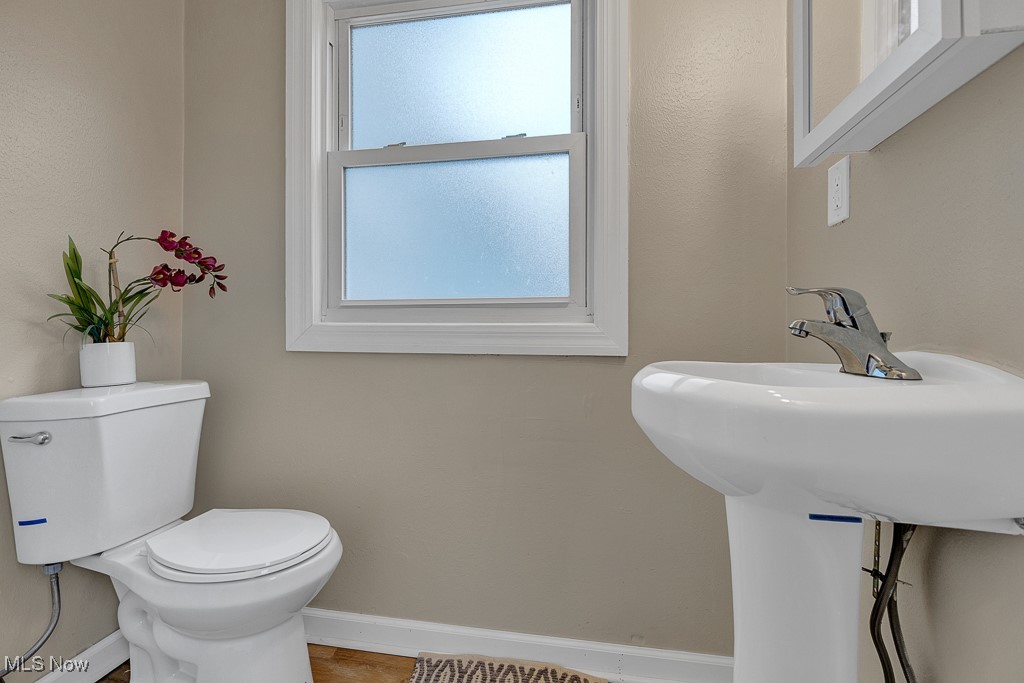2127 Rossmoor Road Cleveland Heights, OH 44118 - Photo 10 of 21 Bathroom featuring toilet and baseboards
