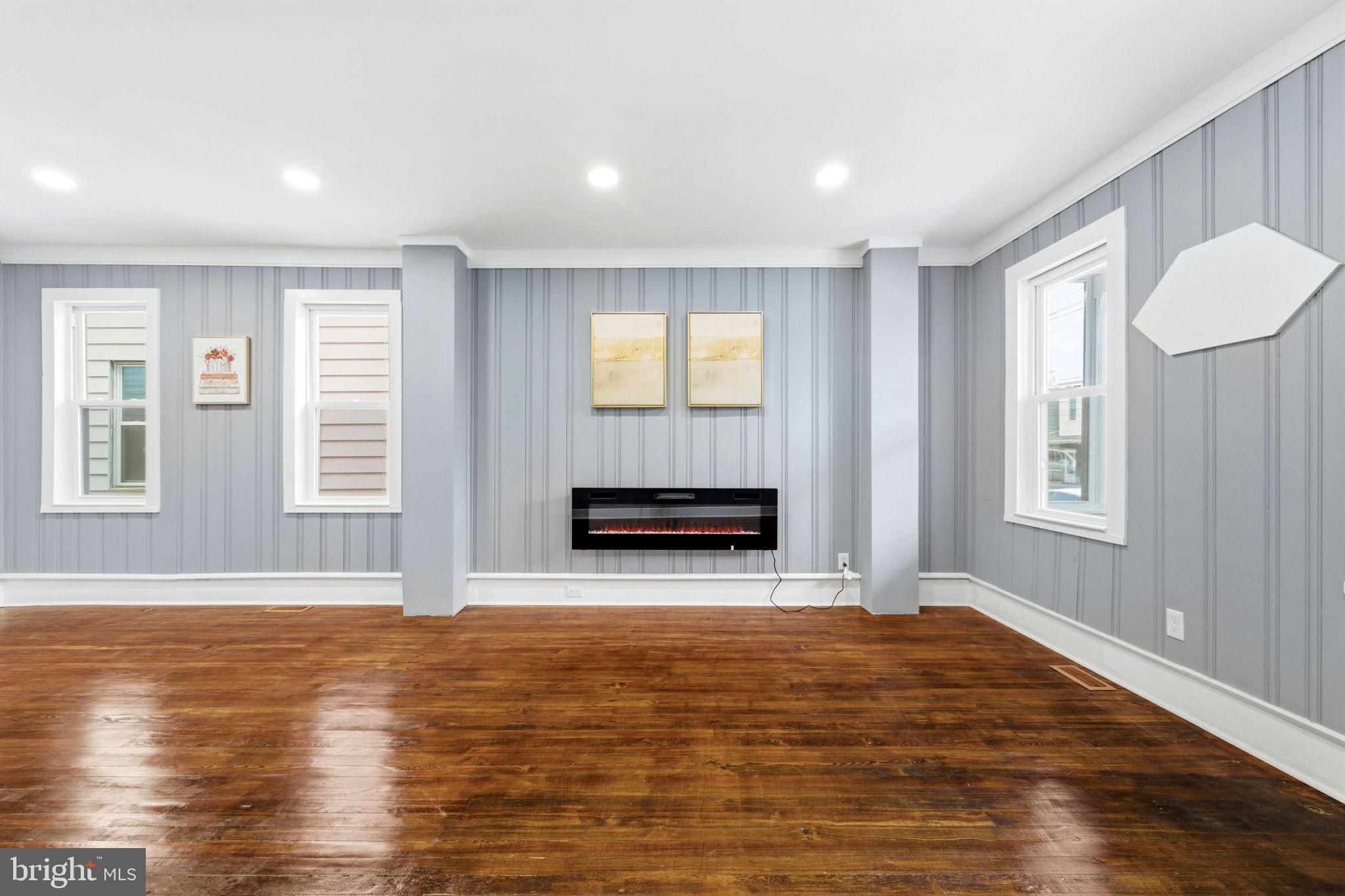 720 Powell Street Gloucester City, NJ 08030 - Photo 12 of 45 Living Room