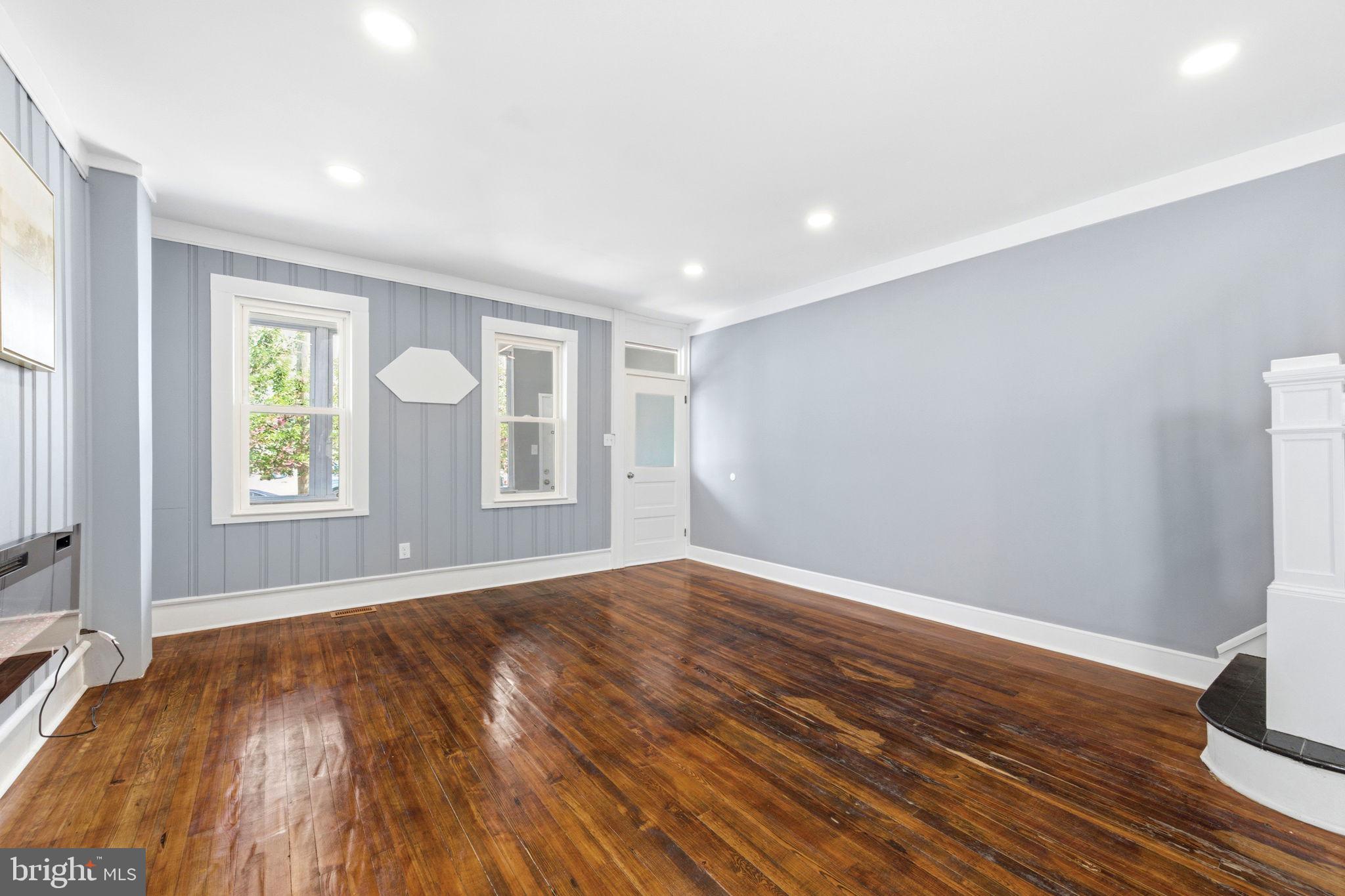 720 Powell Street Gloucester City, NJ 08030 - Photo 13 of 45 Living Room