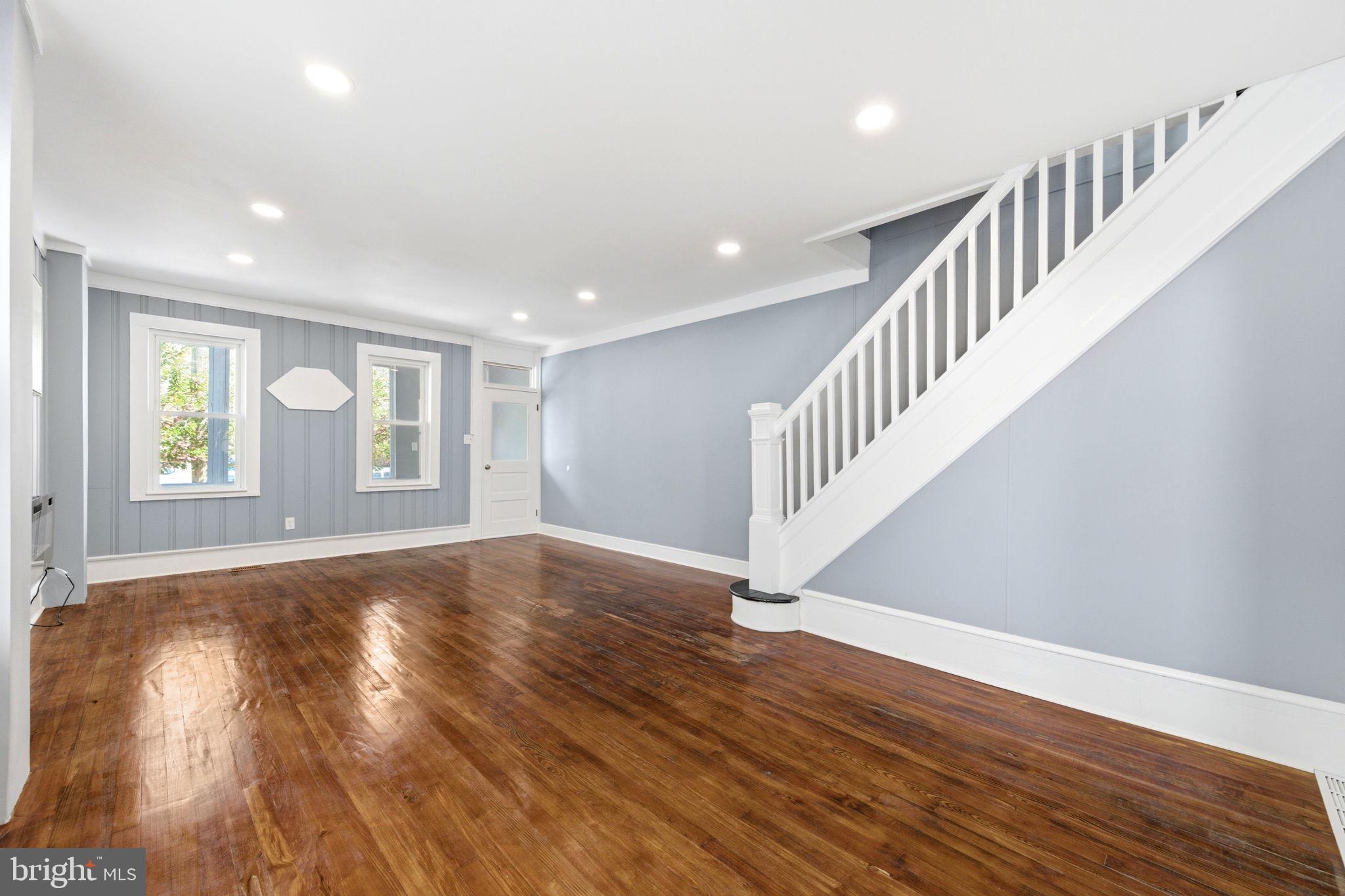 720 Powell Street Gloucester City, NJ 08030 - Photo 10 of 45 Living Room