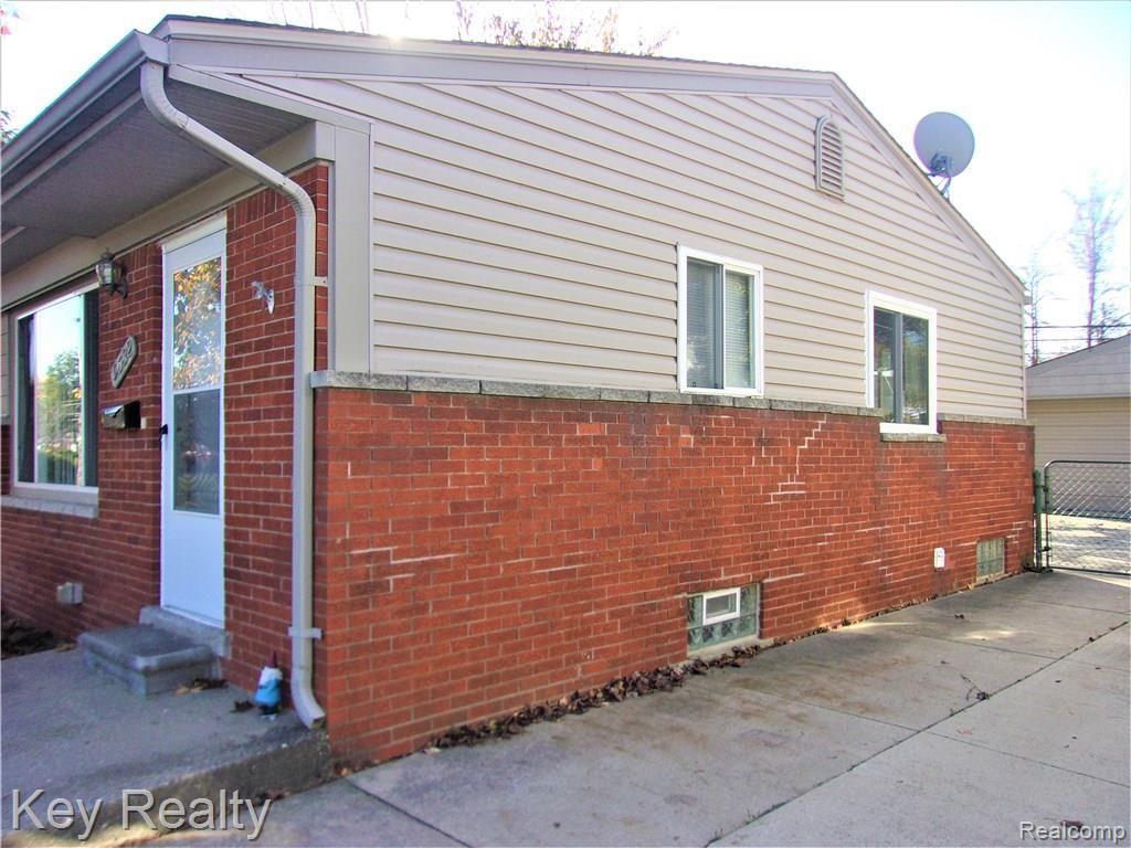 9632 Pardee Road Taylor, MI 48180 - Photo 3 of 27 240_2087 (2).JPG