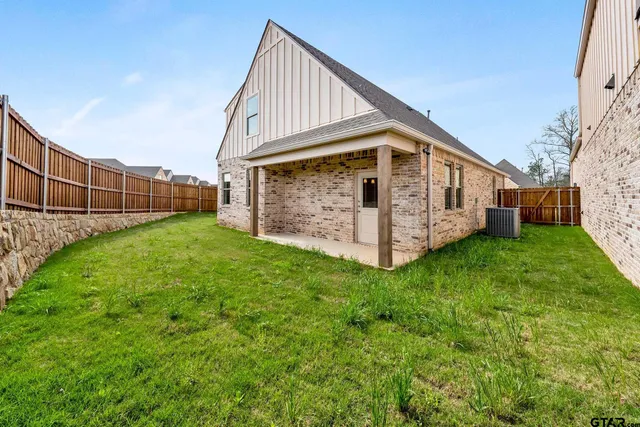 a view of a small house with a yard