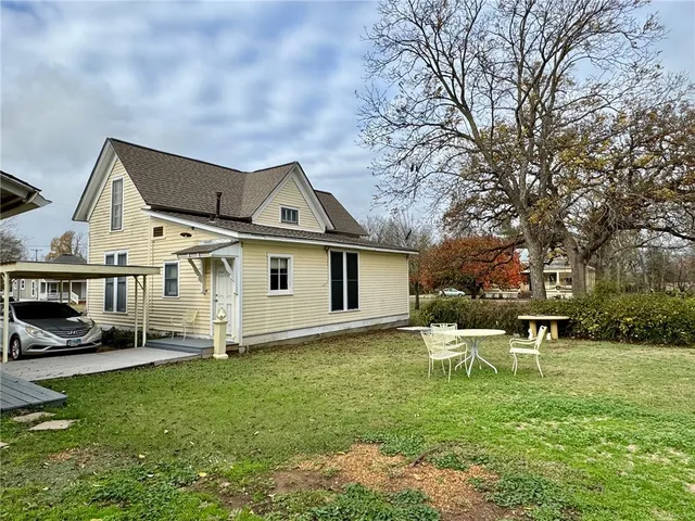 $195,000 | 102 Pine Street, Calvert, TX 77837