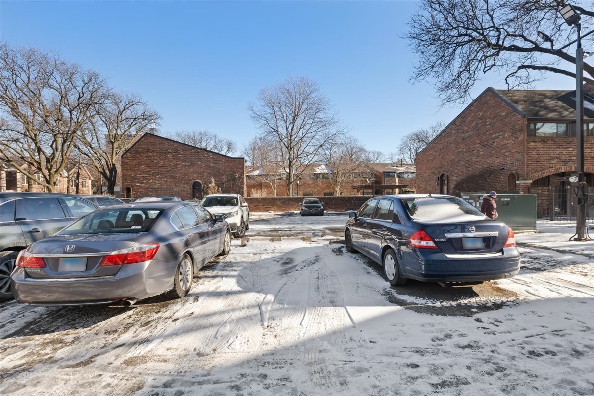 824 South May Street, Unit B Chicago, IL 60607 - Photo 3 of 9 Gallery Image 3