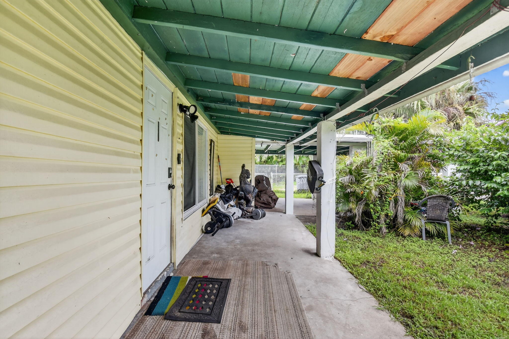 1079 Highview Road Lake Worth, FL 33462 - Photo 3 of 37 16-web-or-mls-DSC_1384