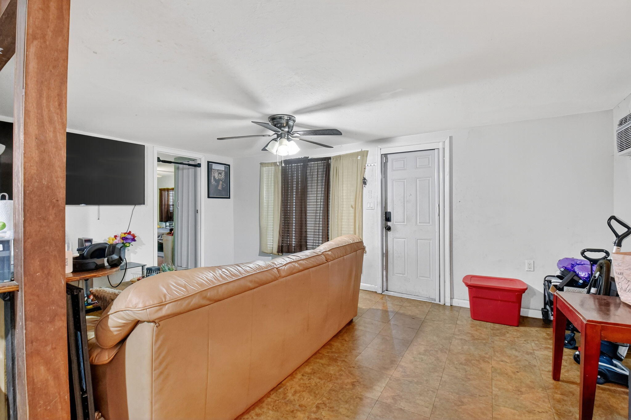1079 Highview Road Lake Worth, FL 33462 - Photo 6 of 37 18-web-or-mls-DSC_1299