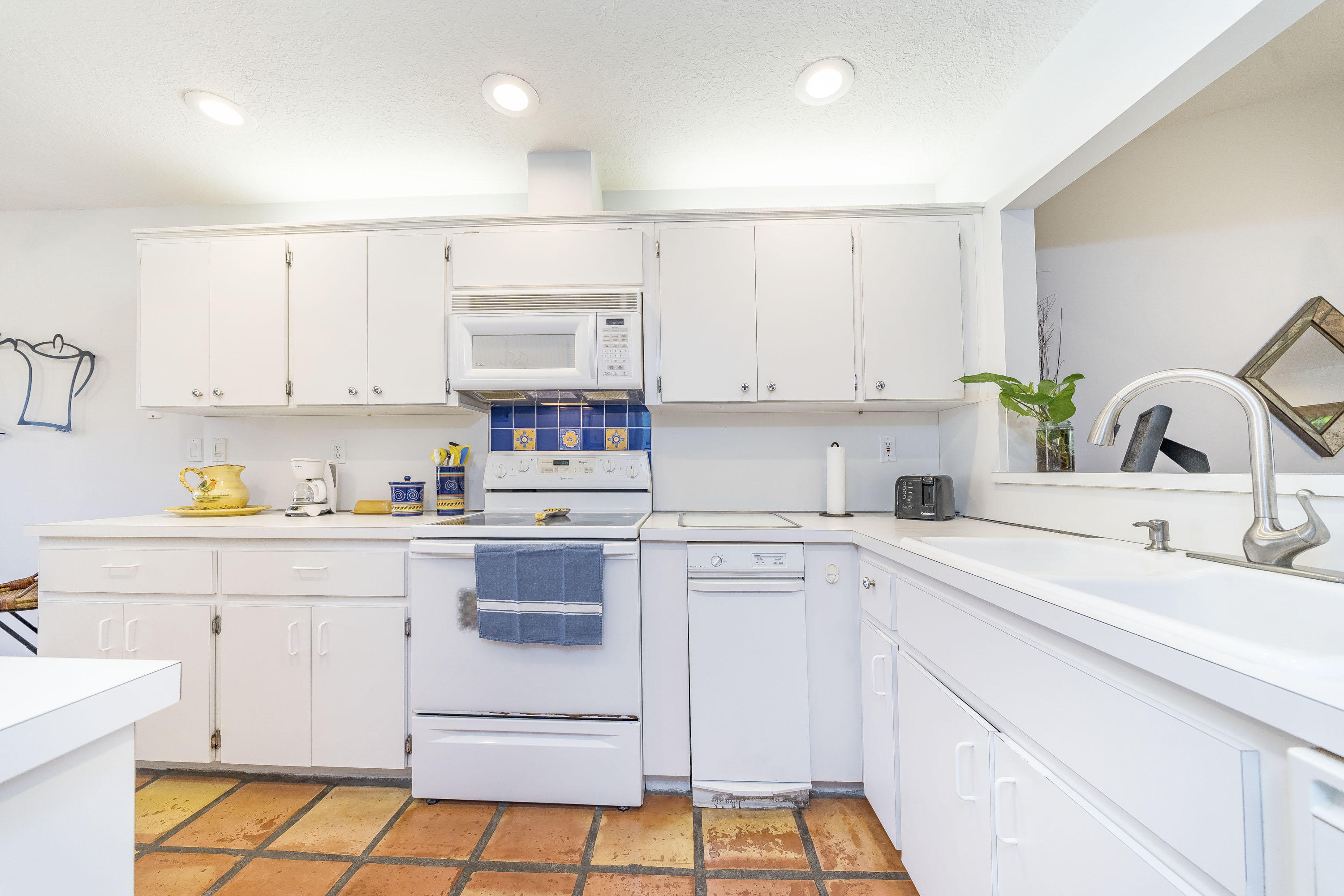21600 Altamira Avenue Boca Raton, FL 33433 - Photo 8 of 24 010-21600AltamiraAve-BocaRaton-FL-33428-