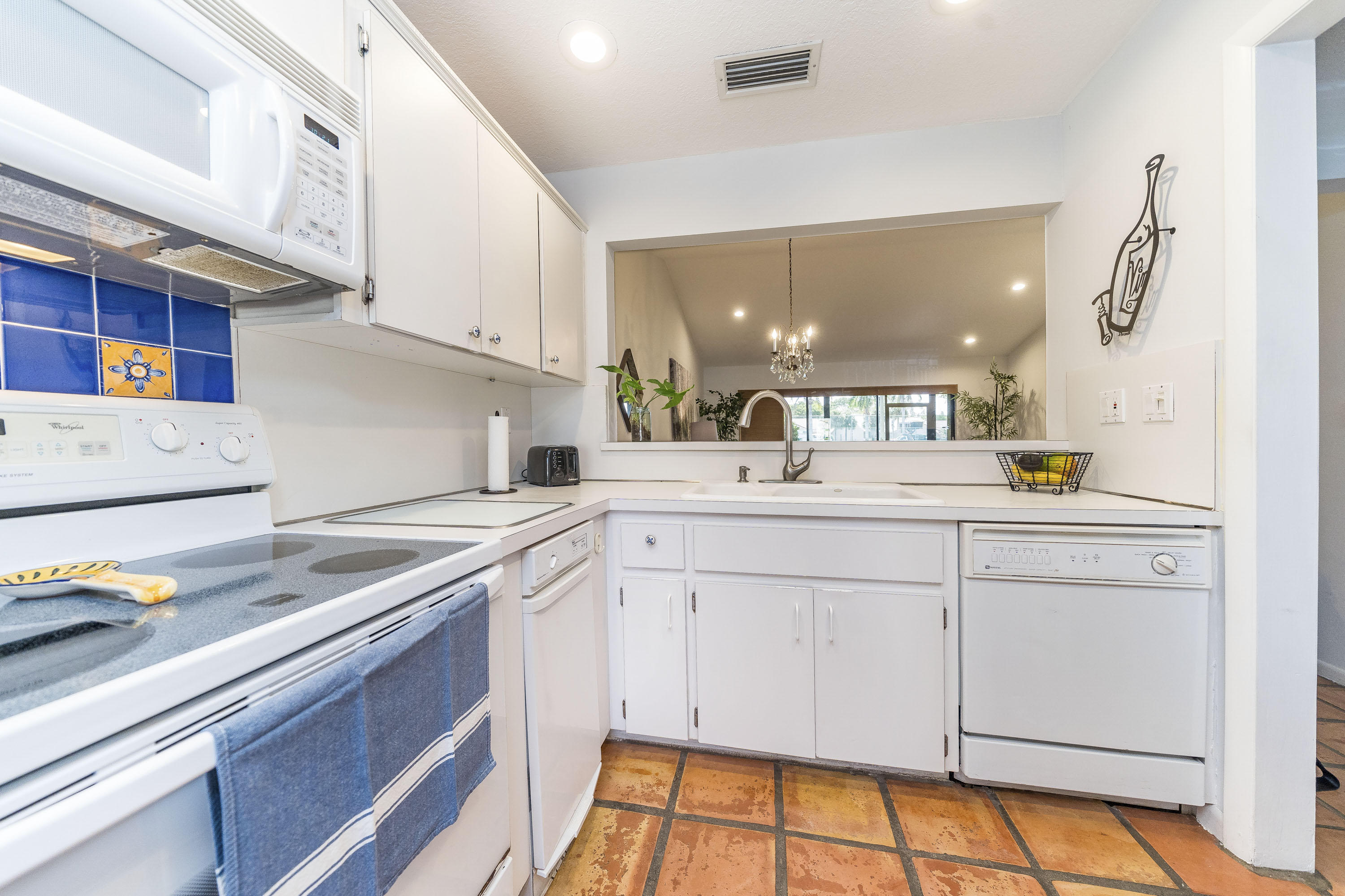 21600 Altamira Avenue Boca Raton, FL 33433 - Photo 9 of 24 008-21600AltamiraAve-BocaRaton-FL-33428-