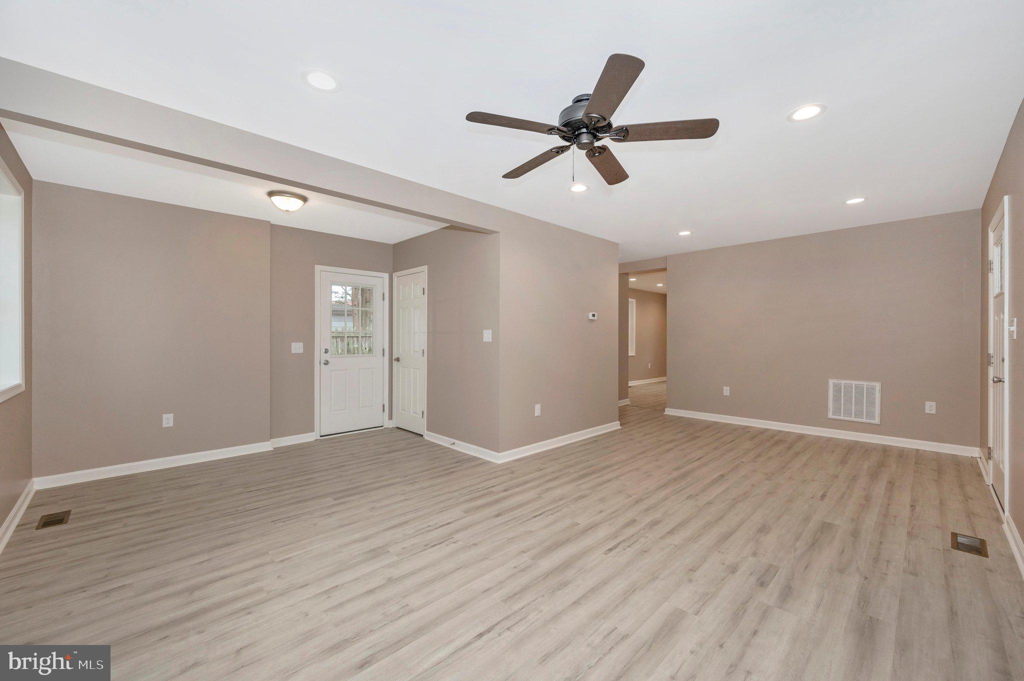 1125 Fairview Road Hagerstown, MD 21742 - Photo 8 of 57 Living Room