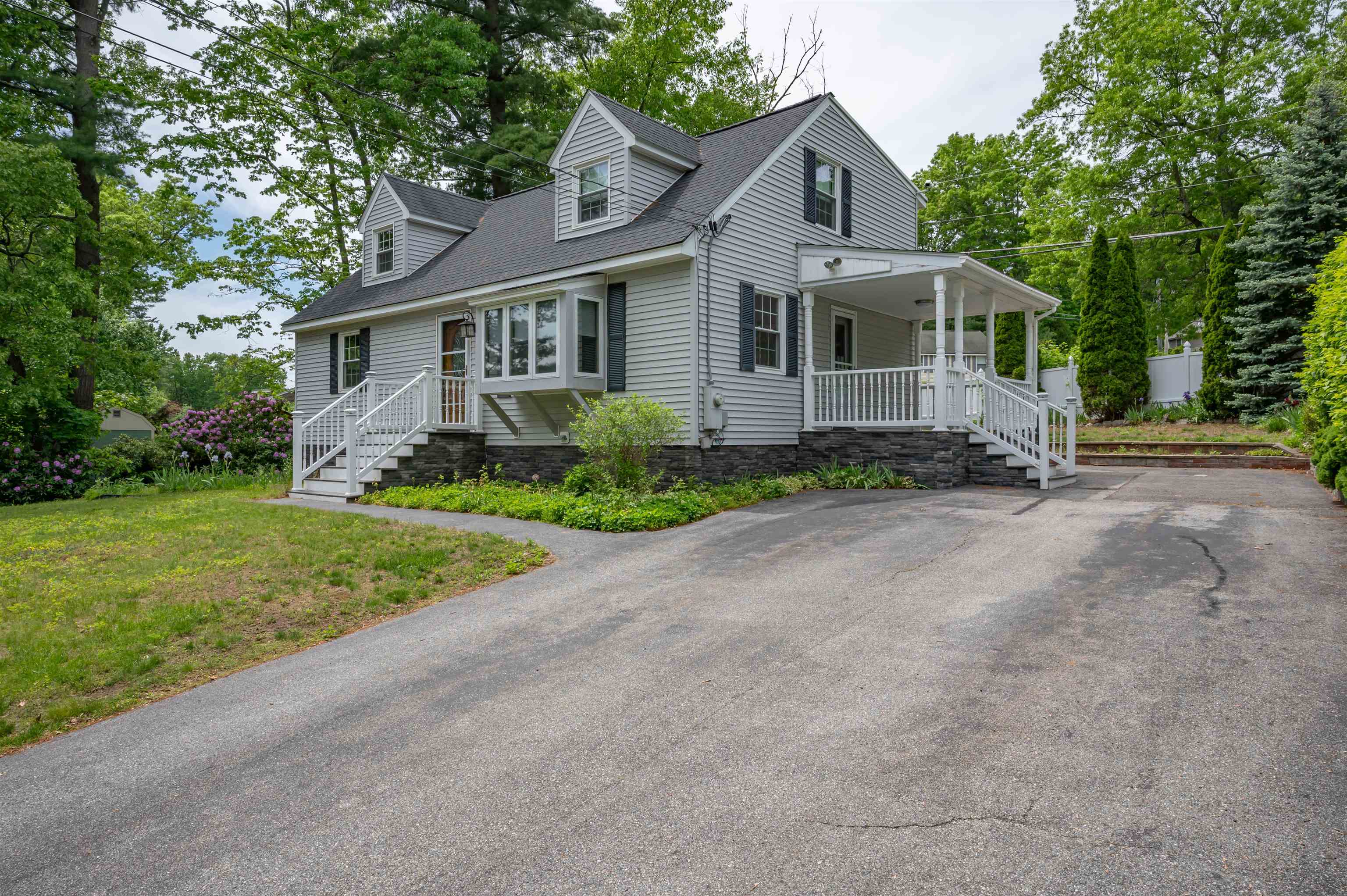 192 Searles Road Nashua, NH 03062 - Photo 3 of 46