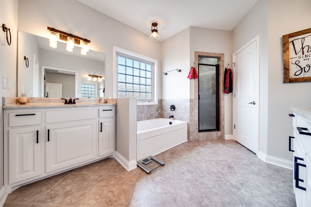4945 Charles Dorris Road Springfield, TN 37172 - Photo 25 of 41 a spacious bathroom with a tub sink and mirror