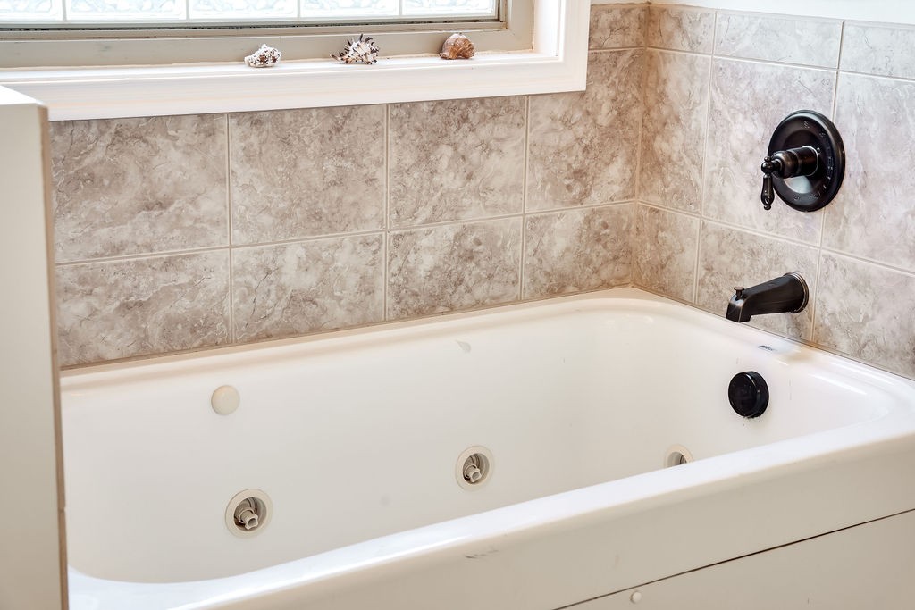 4945 Charles Dorris Road Springfield, TN 37172 - Photo 38 of 41 a bathroom with a tub