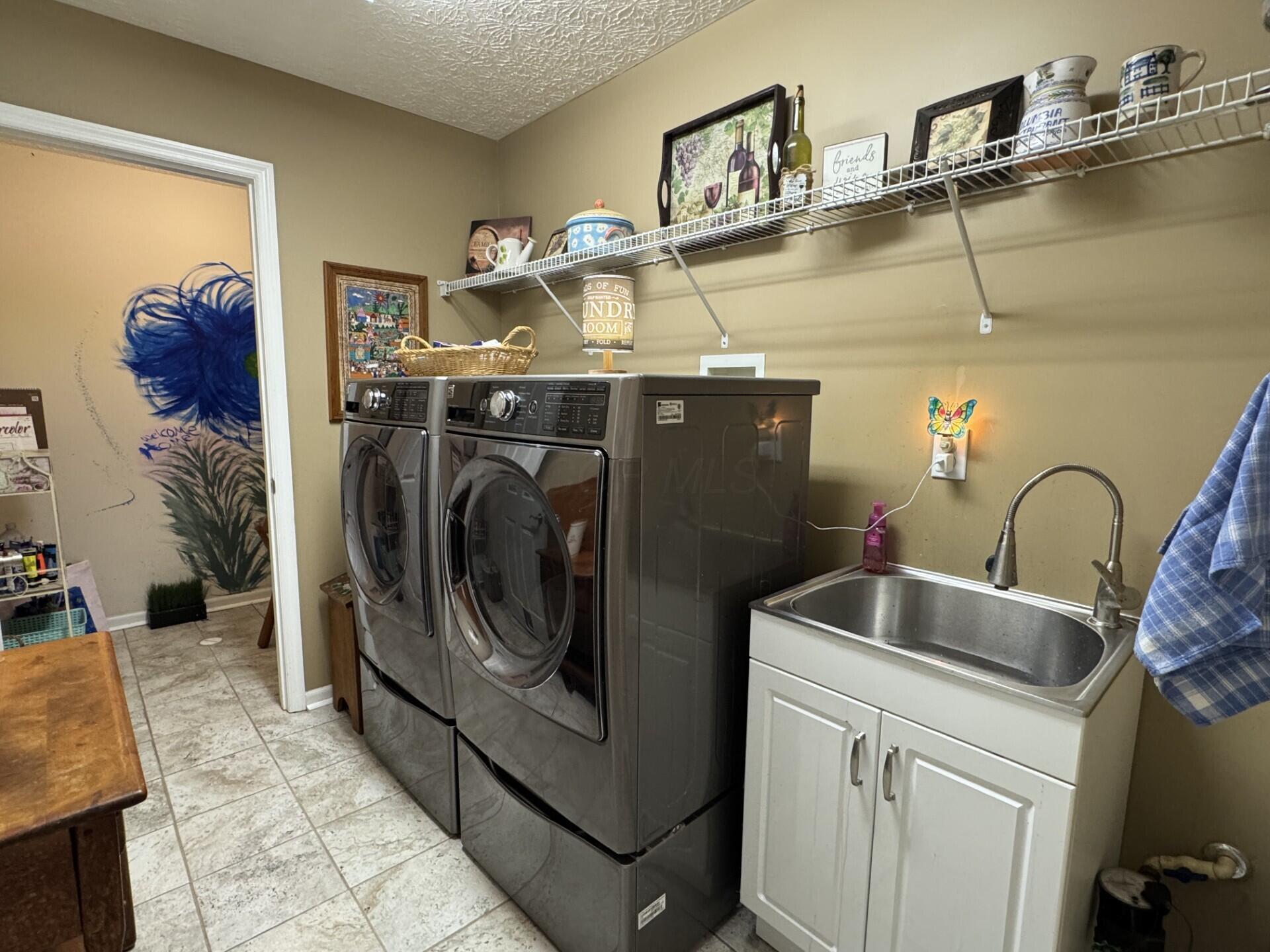 752 Kingsmead Road Westerville, OH 43082 - Photo 27 of 50 Laundry. Video tour, youtube: 752 Kingsmead Rd Westerville