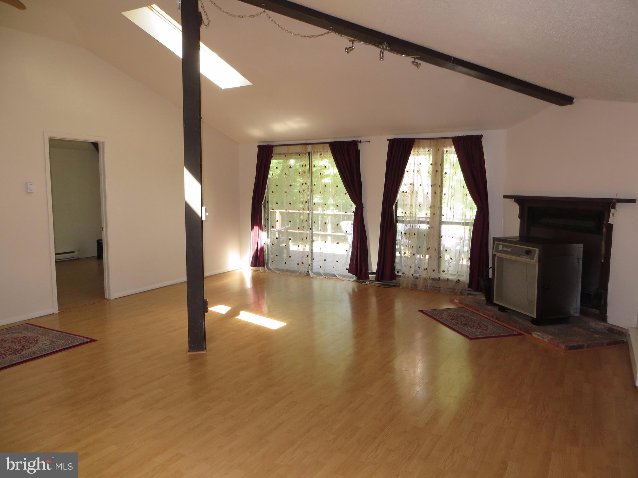 89 Ruffed Grouse Lane Hedgesville, WV 25427 - Photo 6 of 26 Great Room w/Wood Laminate Flooring
