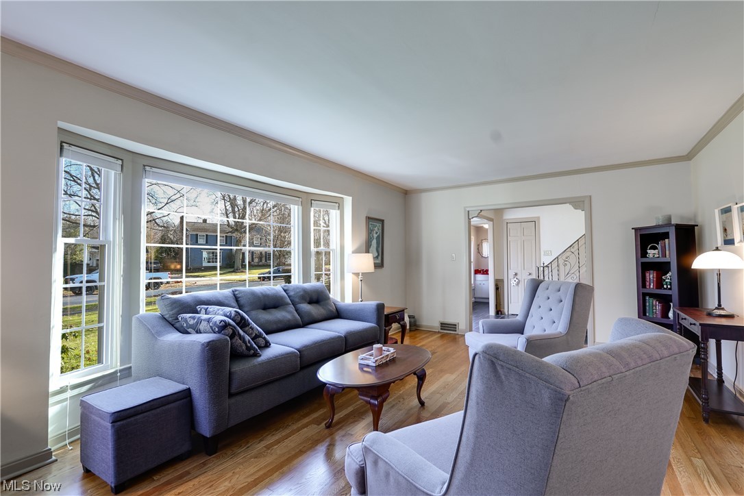 2604 Kerwick Road Cleveland, OH 44118 - Photo 3 of 33 Gallery Image 3