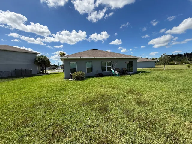$2,800 | 715 Pomegranate Place, Fort Pierce, FL 34981