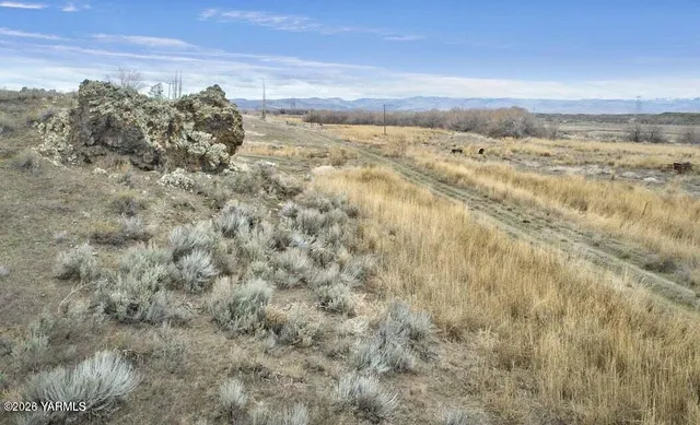 $1,250,000 | 20997 South Frontage Road Northwest, Quincy, WA 98848