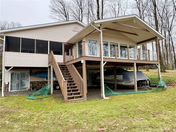 $874,900 | 228 Latonka Drive, Mercer, PA 16137