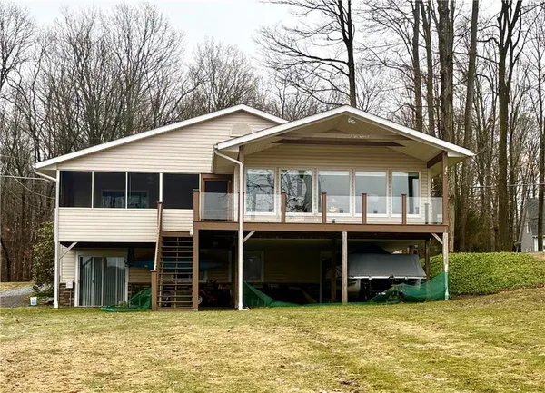 $874,900 | 228 Latonka Drive, Mercer, PA 16137