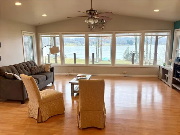 $874,900 | 228 Latonka Drive, Mercer, PA 16137