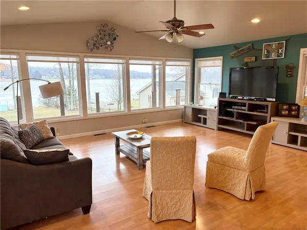 $874,900 | 228 Latonka Drive, Mercer, PA 16137