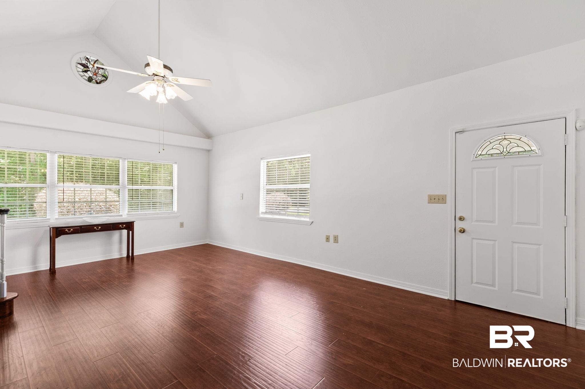 927 Cleveland Road Saraland, AL 36571 - Photo 15 of 80 Spacious interior featuring vaulted ceilings and wood-finish flooring