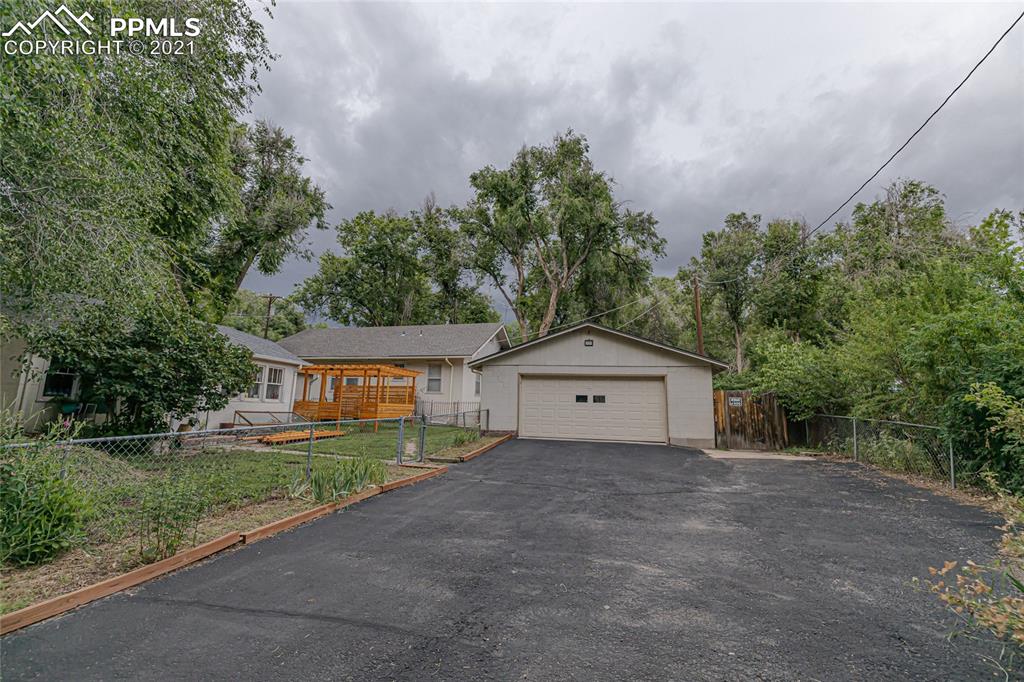 803 Alexander Road Colorado Springs, CO 80909 - Photo 3 of 44