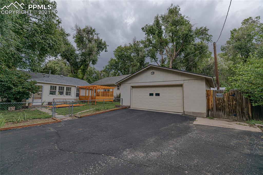 803 Alexander Road Colorado Springs, CO 80909 - Photo 7 of 44
