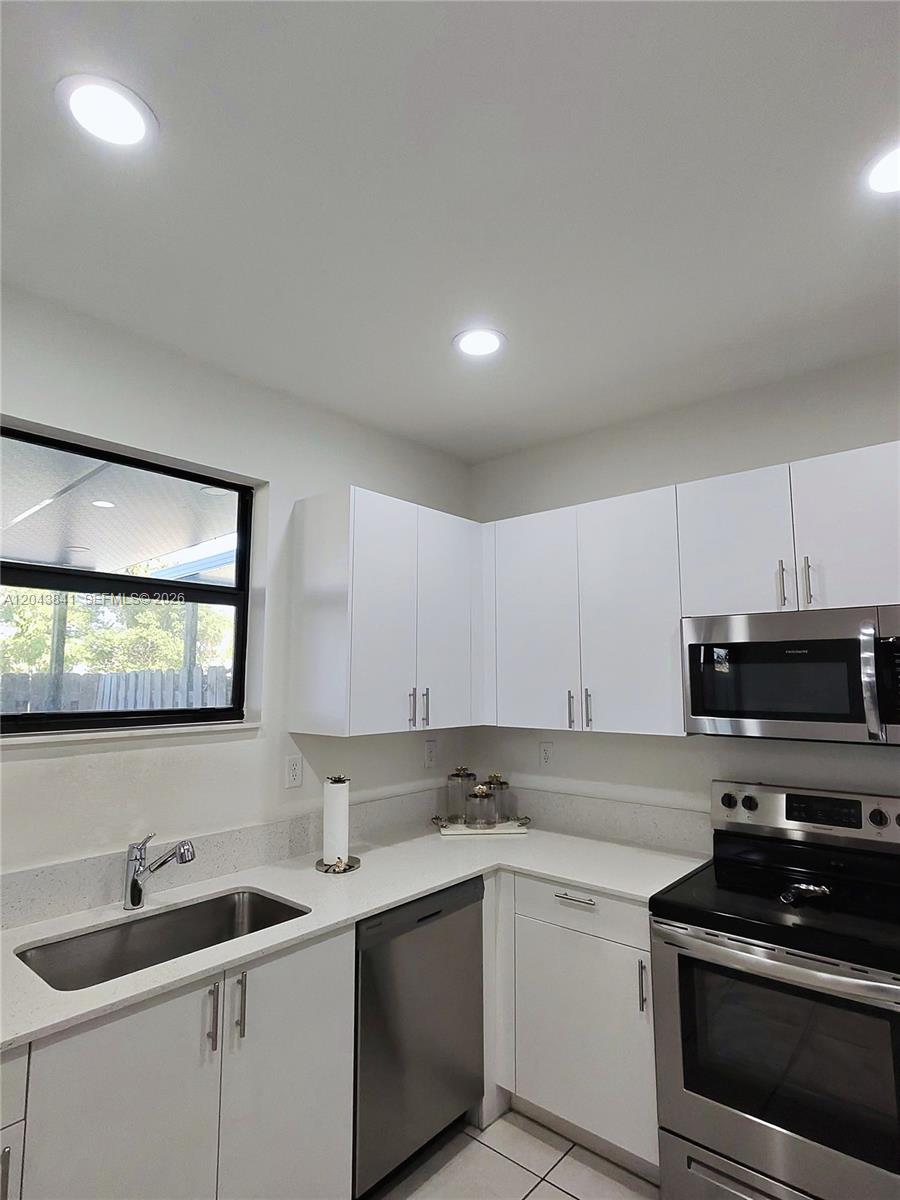 23013 Southwest 128th Place Miami, FL 33177 - Photo 7 of 31
