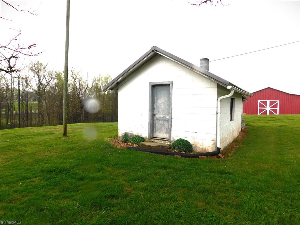 699 Red Brush Road Mount Airy, NC 27030 - Photo 8 of 29 Gallery Image 8