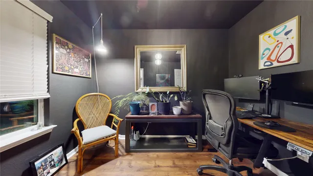 a view of a livingroom with furniture