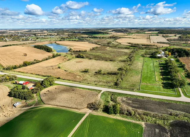 $1,150,000 | 73 Medina Wi 53559, Marshall, WI 53559