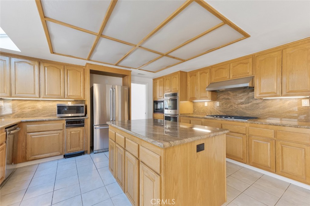 19641 Falcon Ridge Way Porter Ranch, CA 91326 - Photo 17 of 51 a kitchen with stainless steel appliances granite countertop a sink dishwasher stove and refrigerator