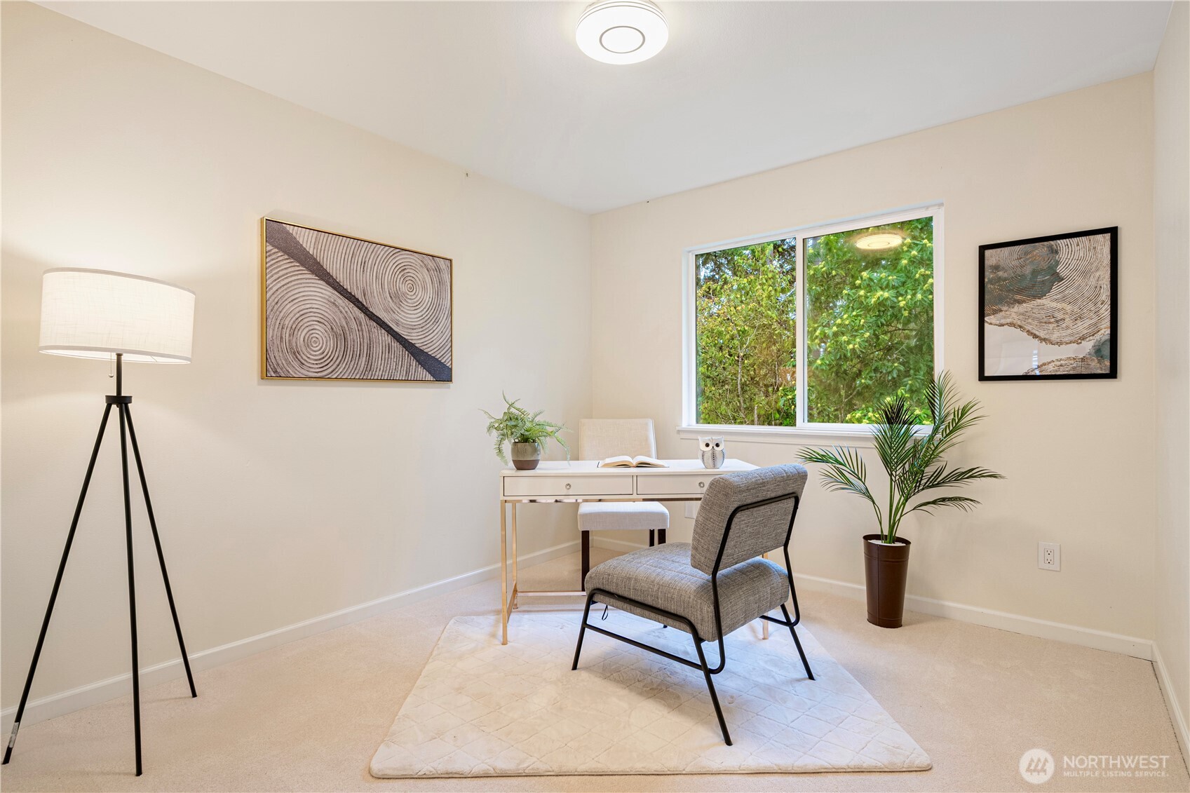 465 Field Place Northeast Renton, WA 98059 - Photo 13 of 25 a living room with furniture and a potted plant
