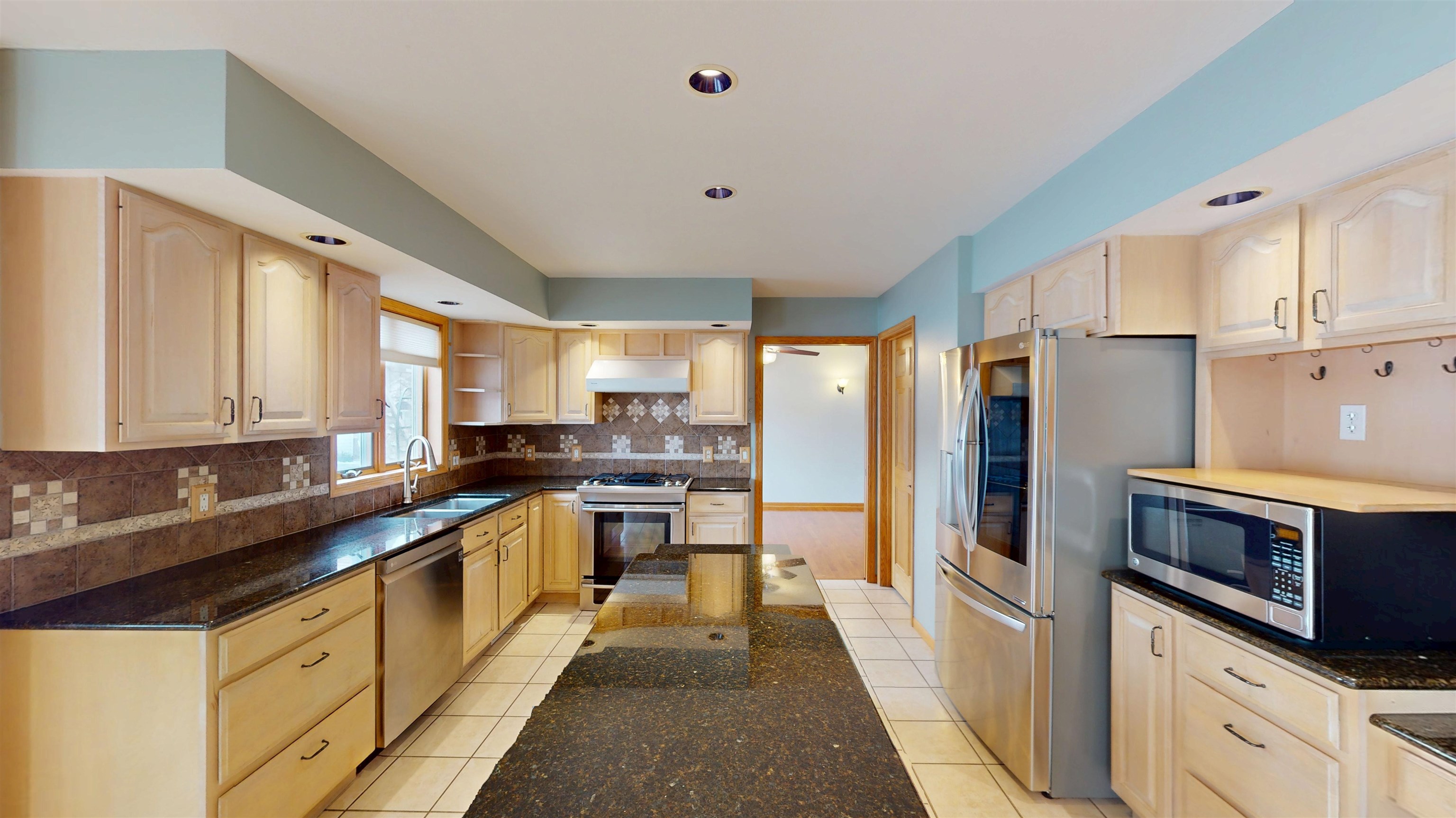 2112 West 3rd Street Marshfield, WI 54449 - Photo 16 of 60
