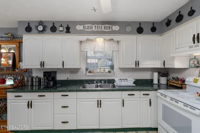 $235,000 | 4921 West Cumberland Avenue, Middlesboro, KY 40965