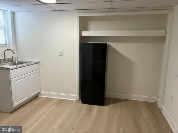 a view of utility room