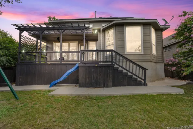 a view of a house with a tub