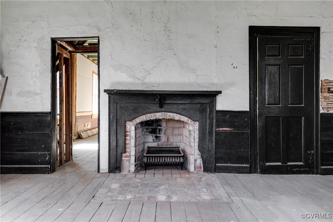 14 Ca Ira Road Cumberland, VA 23040 - Photo 23 of 43 a view of entryway and kitchen with a fireplace