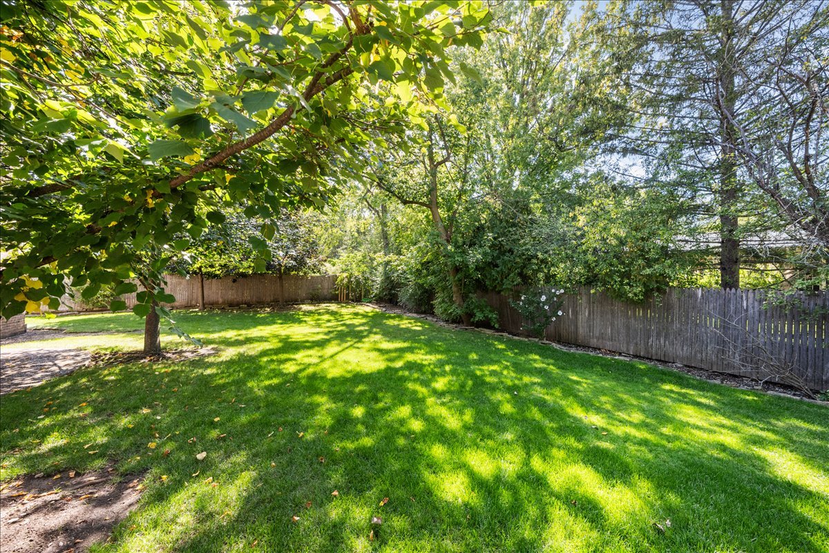 860 Heather Road Deerfield, IL 60015 - Photo 4 of 49