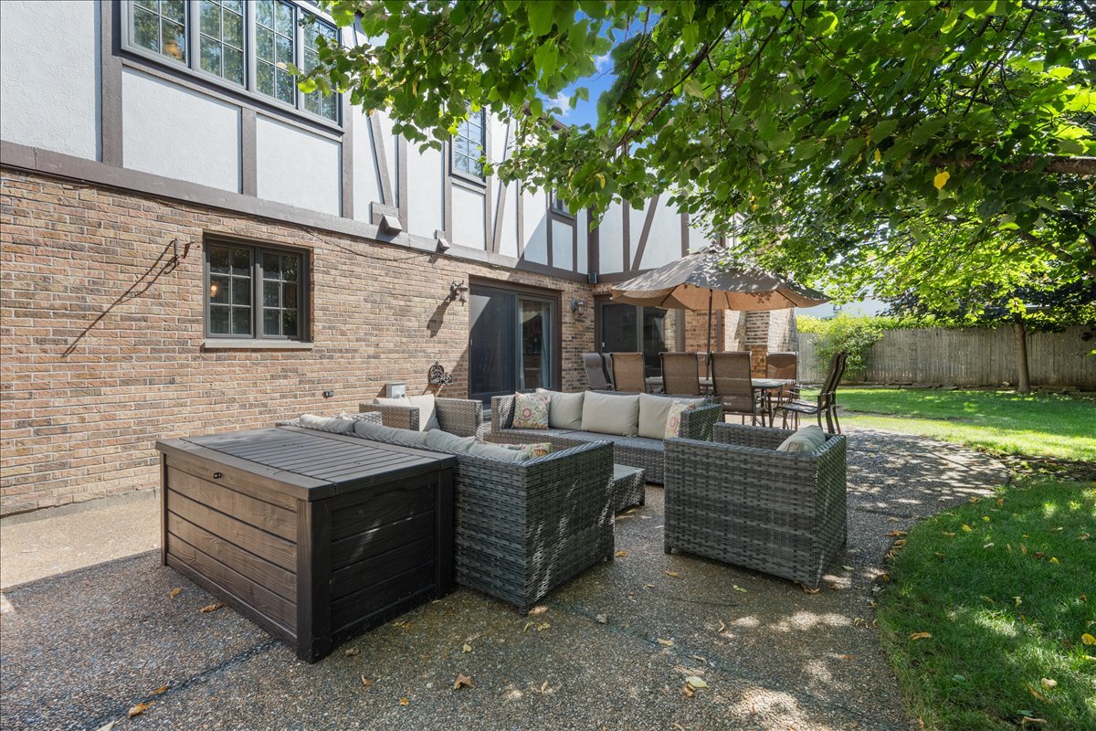 860 Heather Road Deerfield, IL 60015 - Photo 5 of 49