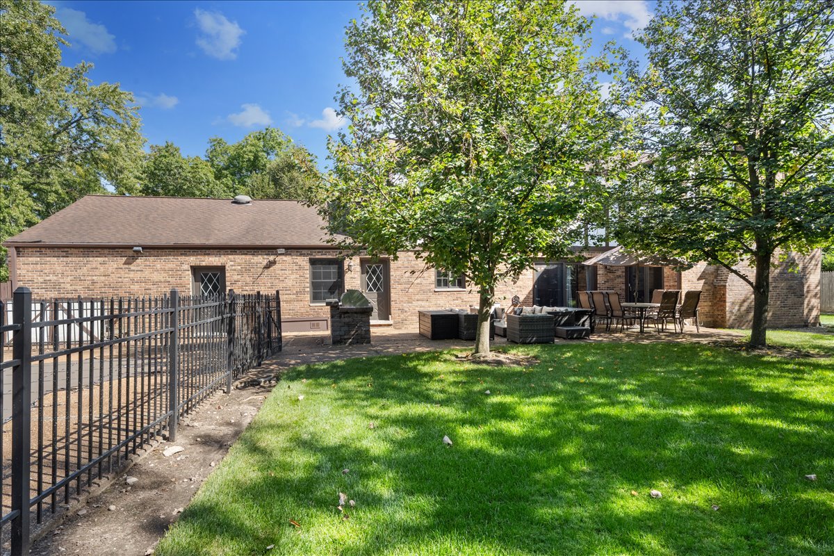 860 Heather Road Deerfield, IL 60015 - Photo 8 of 49