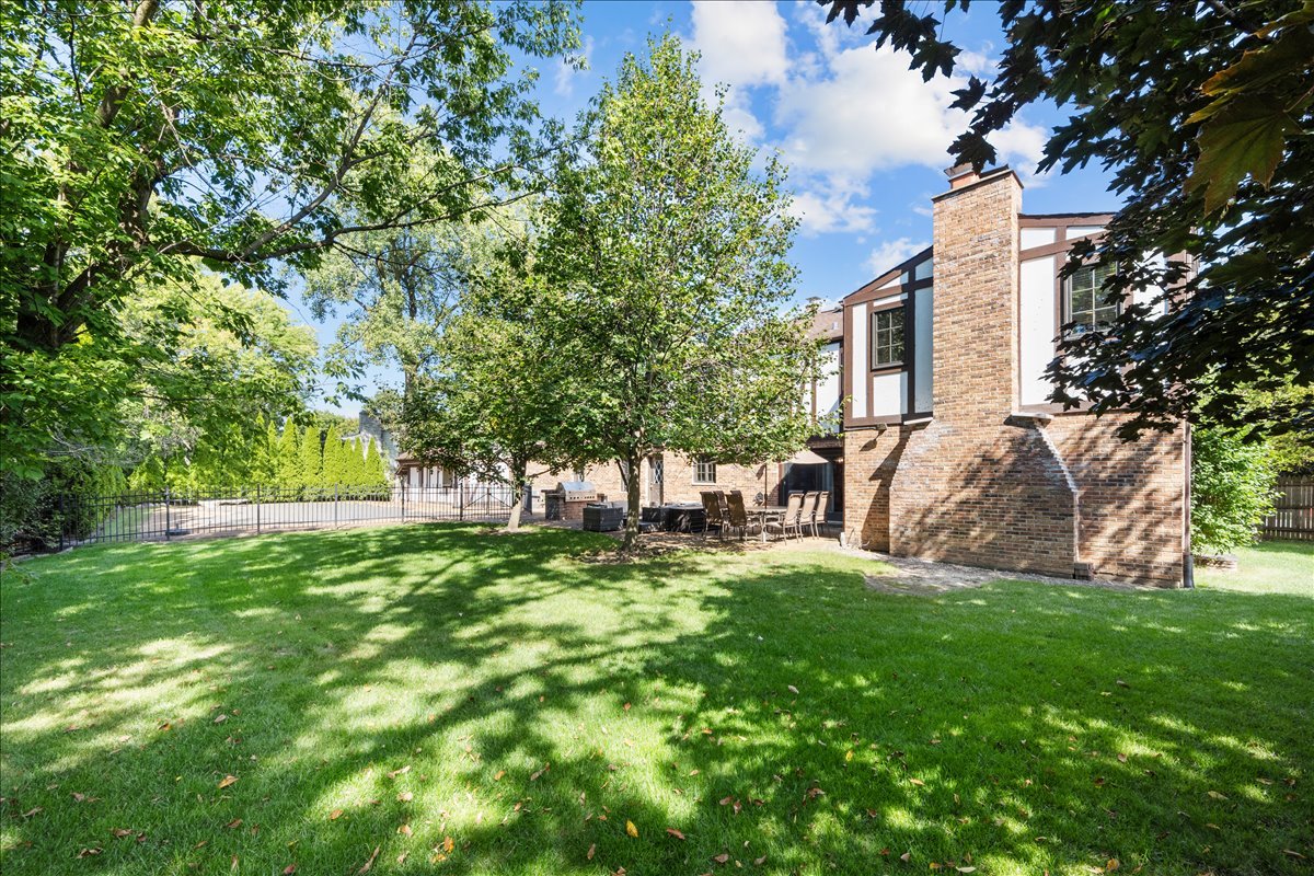 860 Heather Road Deerfield, IL 60015 - Photo 9 of 49