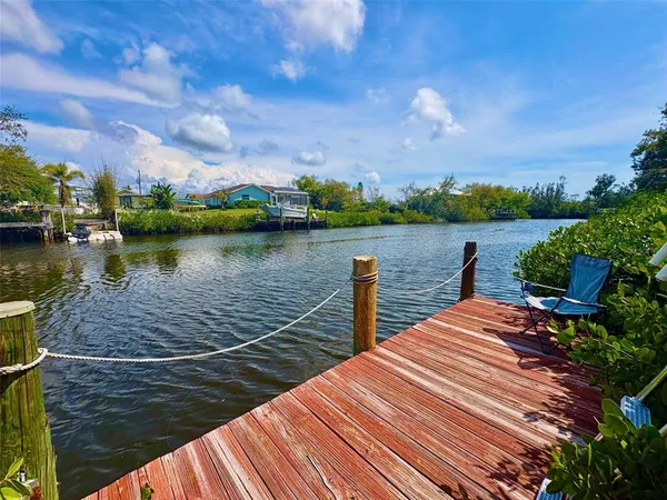 $2,500 | 605 Barnes Parkway, Nokomis, FL 34275