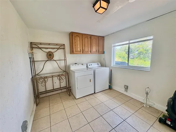 $2,500 | 605 Barnes Parkway, Nokomis, FL 34275