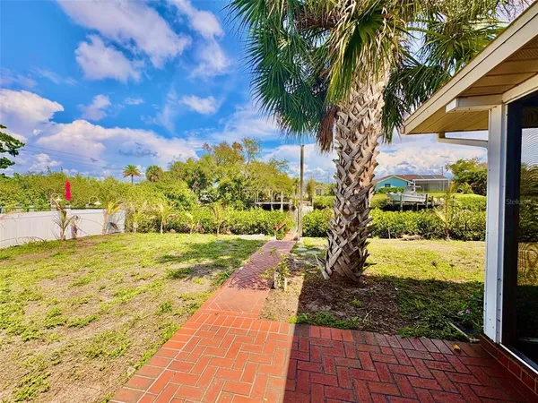 $2,500 | 605 Barnes Parkway, Nokomis, FL 34275