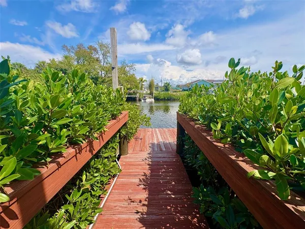 $2,500 | 605 Barnes Parkway, Nokomis, FL 34275